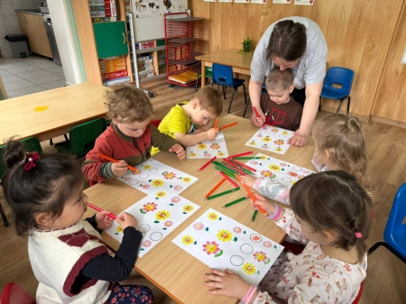 Utrwalamy kolory i liczby poprzez zabawę 